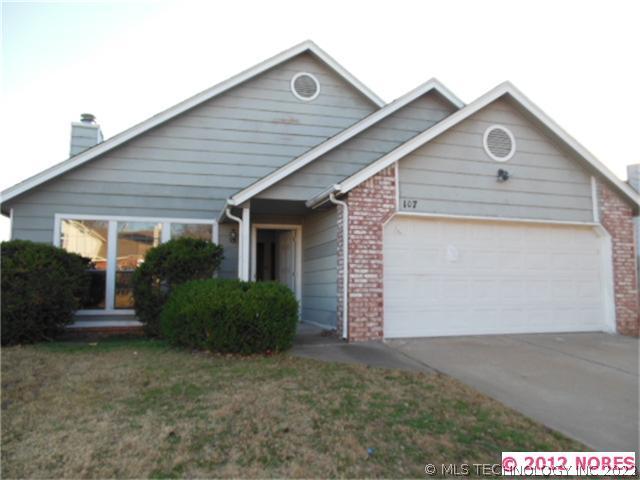 107 E Laredo Place Property Photo 1