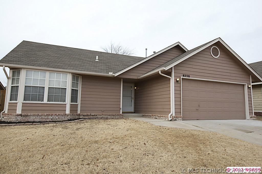 8220 S Beech Avenue Property Photo 1