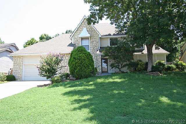 8725 S College Place Property Photo 1