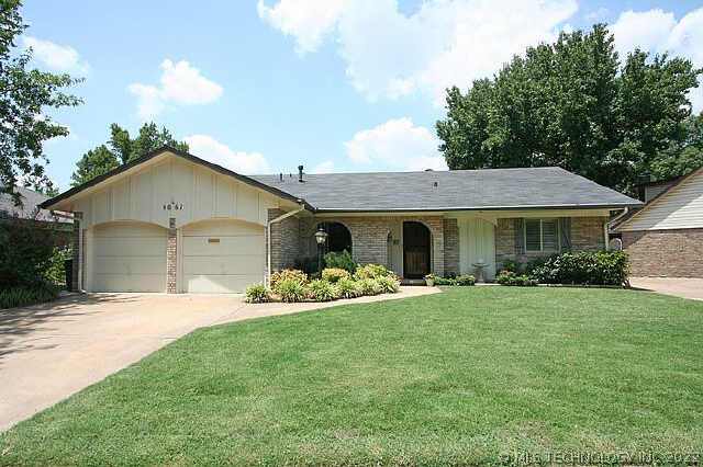 9061 E 29th Court Property Photo 1