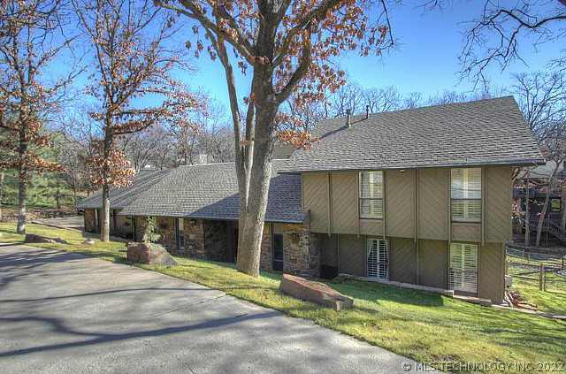 7601 S Oswego Place Property Photo 1