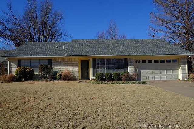 2302 S Hickory Avenue Property Photo 1