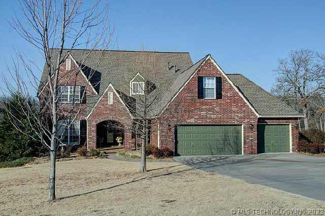 8409 Summit Avenue Property Photo 1