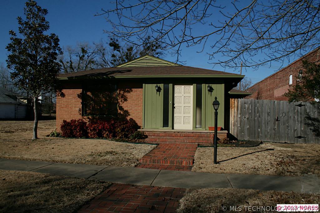 205 W Commercial Street Property Photo 1