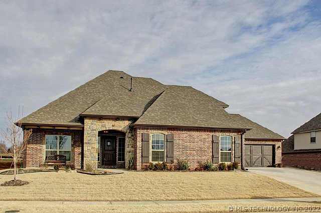 511 N 83rd Place Property Photo 1