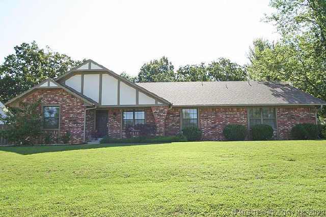 1202 N Miller Drive Property Photo 1