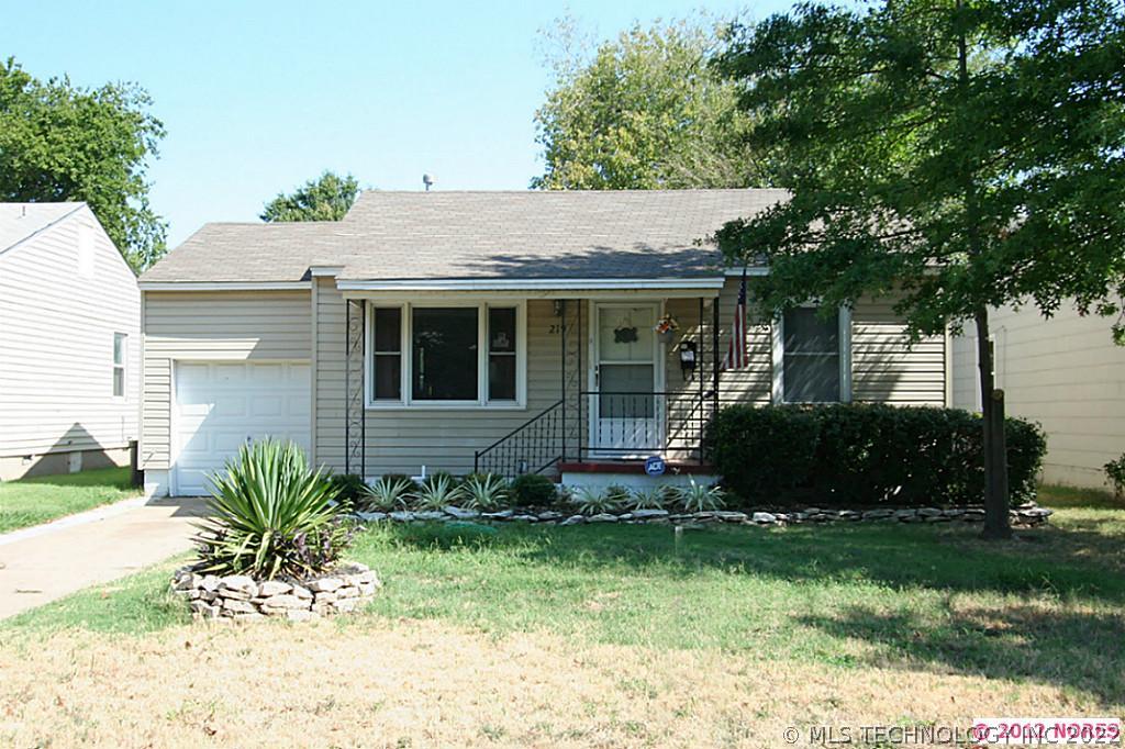 219 E 46th Street Property Photo 1