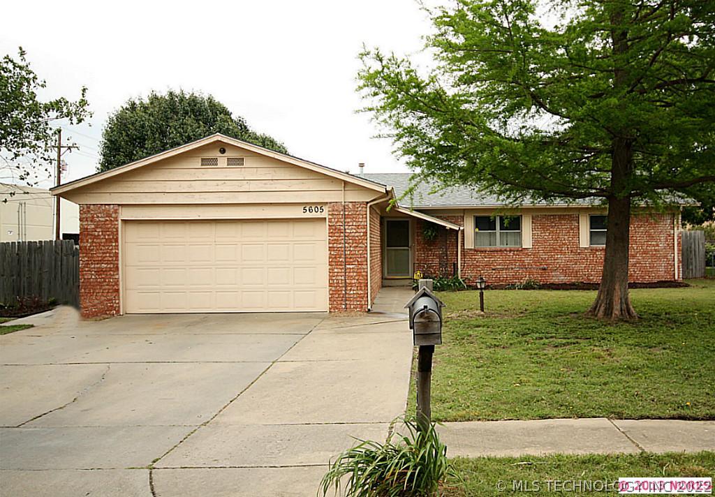 5605 S 95th East Avenue Property Photo 1