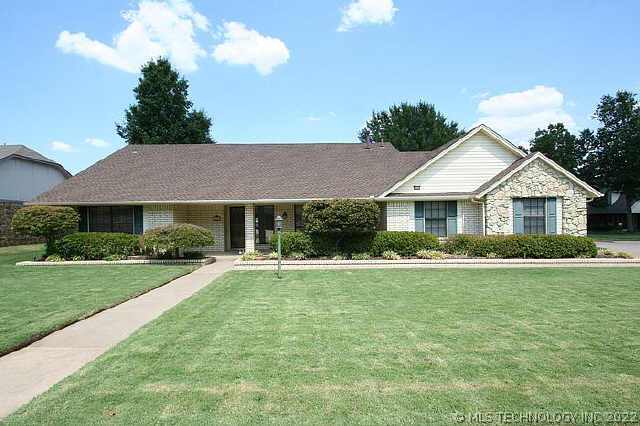 8711 E 109th Street Property Photo 1