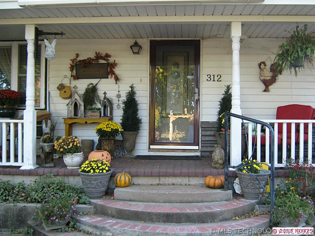 312 S Mayes Street Property Photo 1