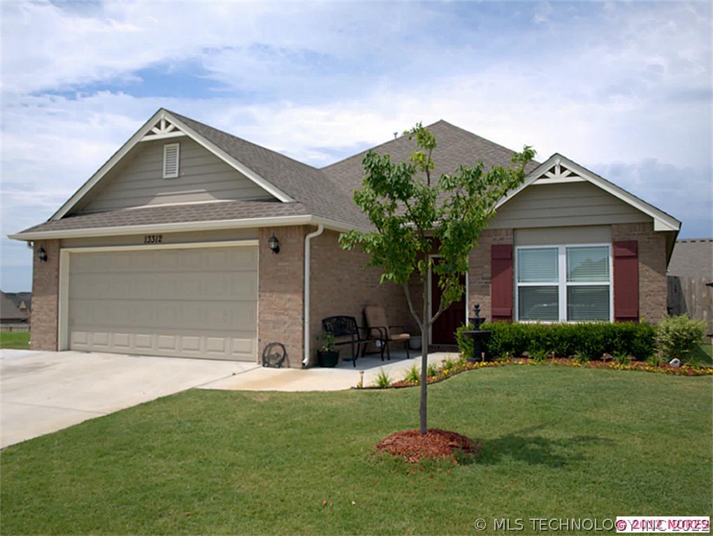 13312 S 21st Place Property Photo 1