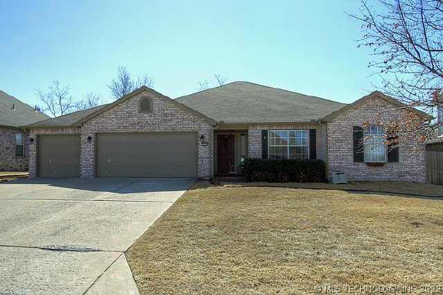 19810 E 45th Street Property Photo 1