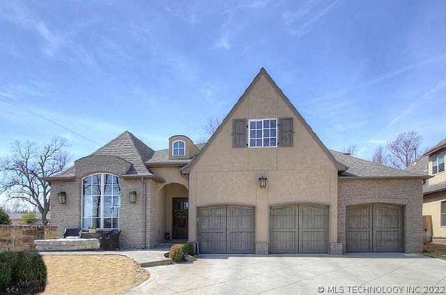 9740 S 75th Avenue Property Photo 1