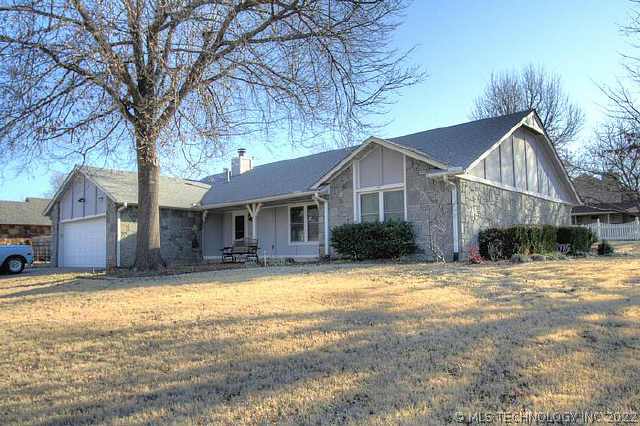6909 S Peach Avenue Property Photo 1