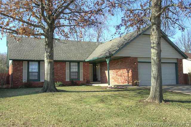 9322 E 92nd Place Property Photo 1