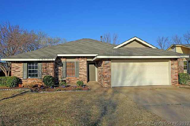 7808 S Maple Avenue Property Photo 1