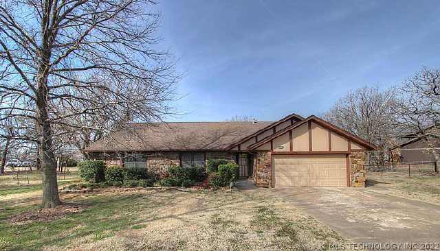 8722 Point Drive Property Photo 1