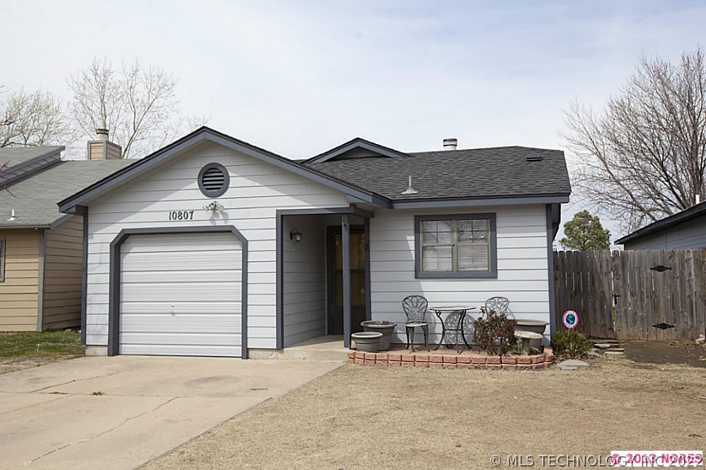 10807 E 14th Court Property Photo 1
