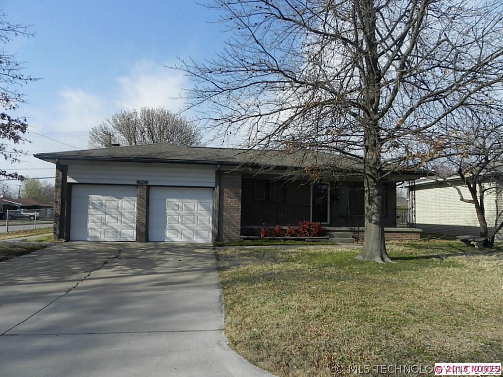 10905 E 5th Street Property Photo 1