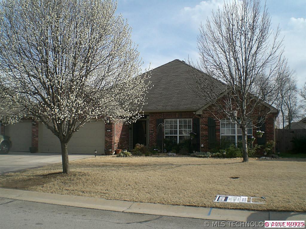 19414 E 48th Street Property Photo 1