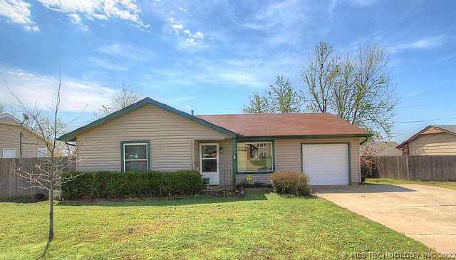 608 W 46th Place Property Photo 1