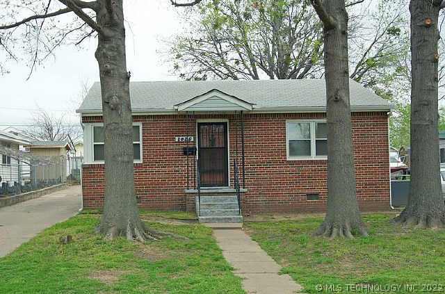 1025 E Lincoln Avenue Property Photo 1