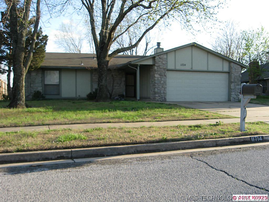 11714 E 83rd Street North Property Photo 1