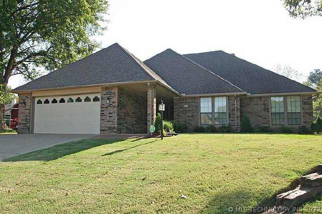 7813 S Oak Place Property Photo 1