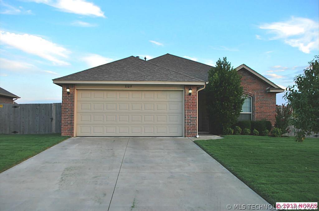 3109 E Gillette Street Property Photo 1