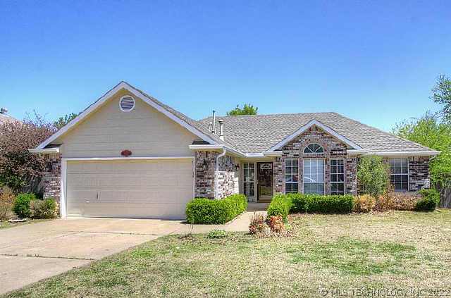 4025 S Poplar Avenue Property Photo 1