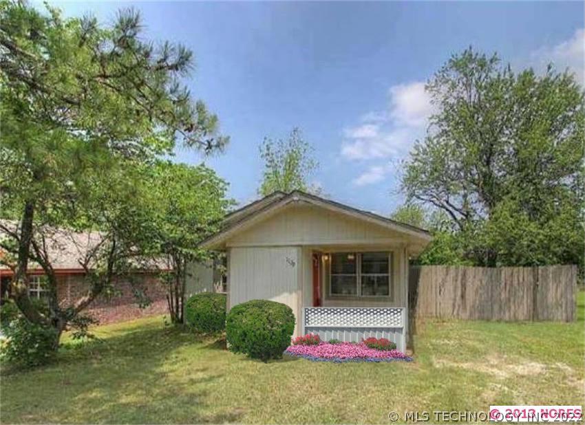 1129 E Moman Avenue Property Photo 1