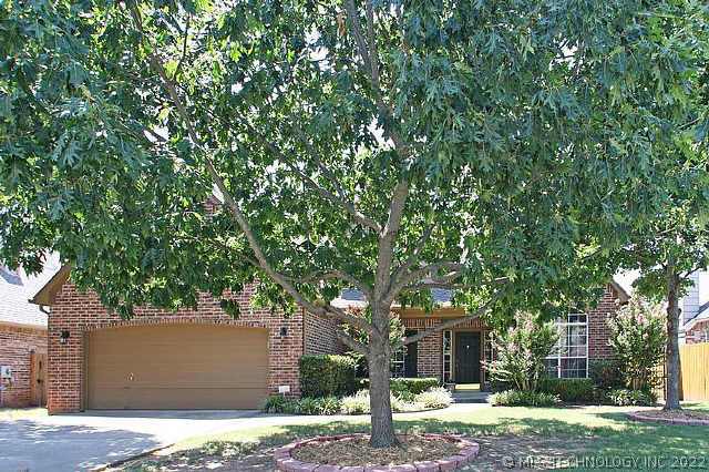 2908 E 102nd Street Property Photo 1