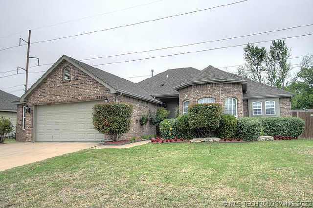 4329 S Narcissus Avenue Property Photo 1