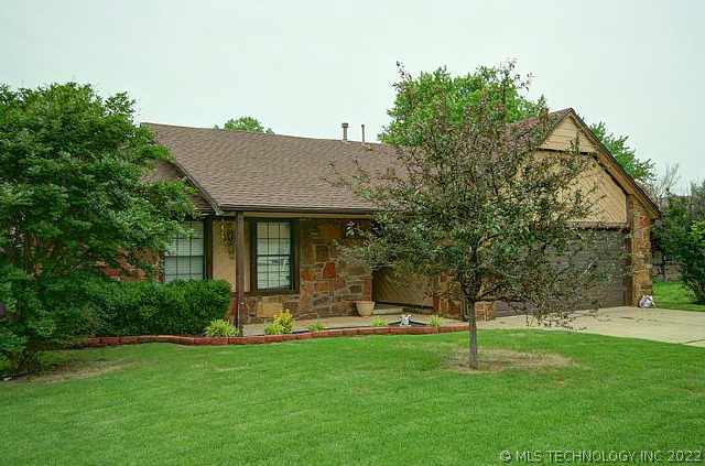 608 S Indianwood Avenue Property Photo 1
