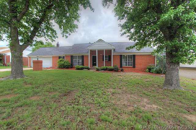 1213 N Maple Avenue Property Photo 1