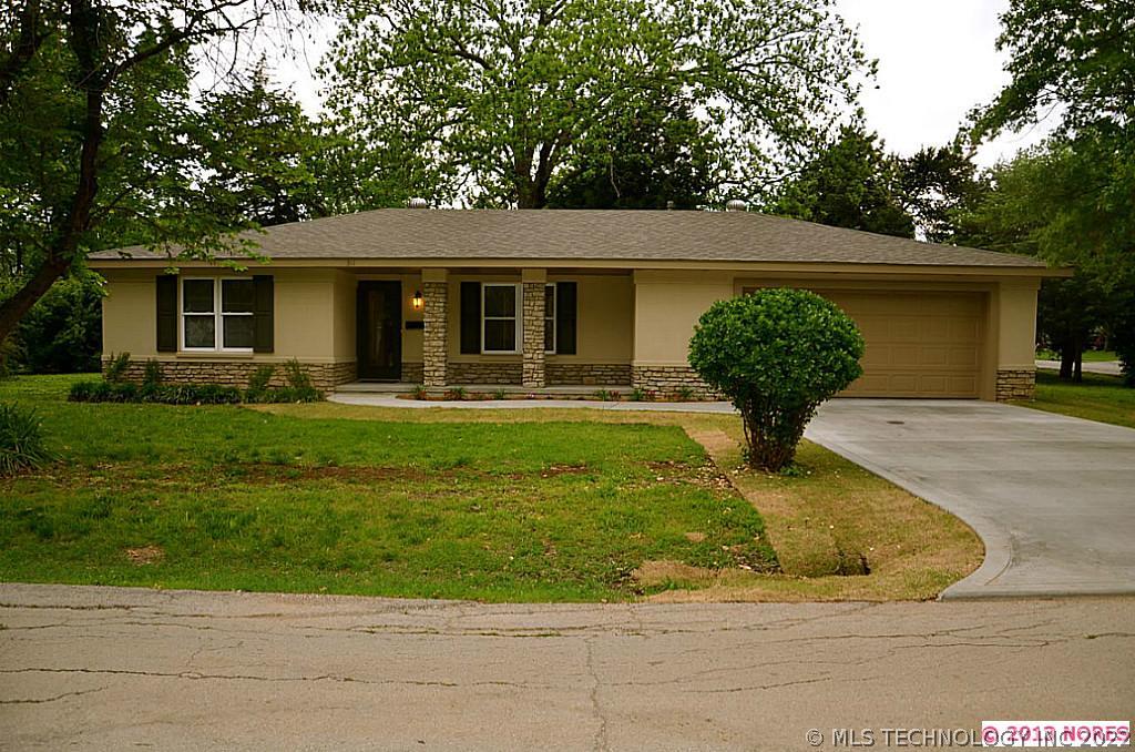 311 S Davis Avenue Property Photo 1