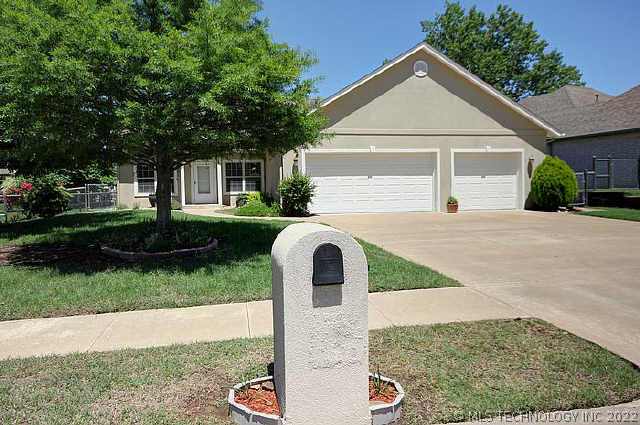 11417 E 101st Street North Property Photo 1