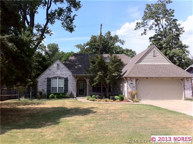 1011 E 33rd Place Property Photo 1