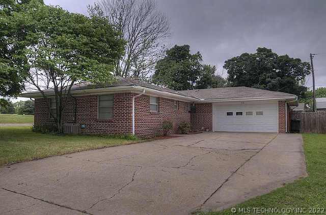 841 Eton Drive Property Photo 1