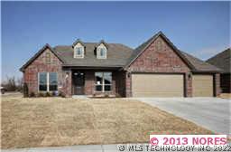 12108 E 70th Street North Property Photo 1