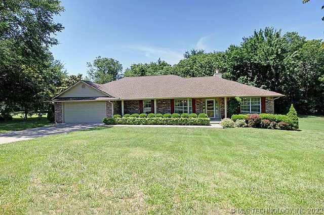 821 Chatsworth Drive Property Photo 1