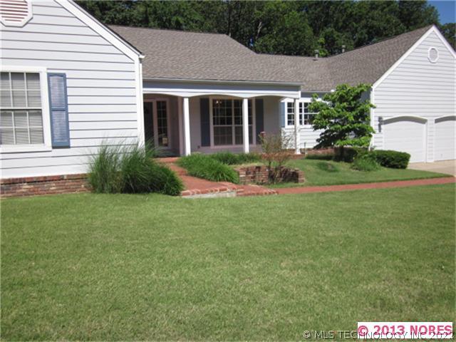 8824 S Lakewood Avenue Property Photo 1