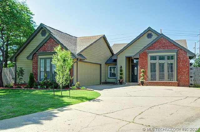3208 S Maple Avenue Property Photo 1