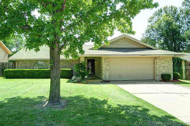 6929 S Oswego Avenue Property Photo 1