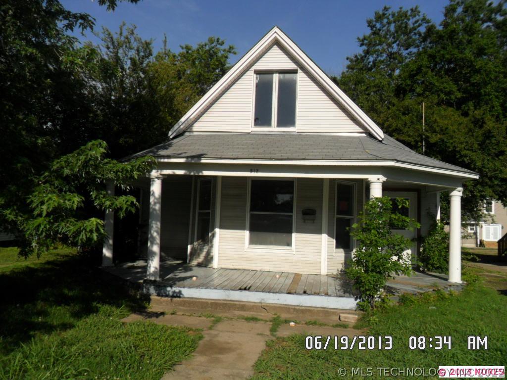 512 S Poplar Street Property Photo 1