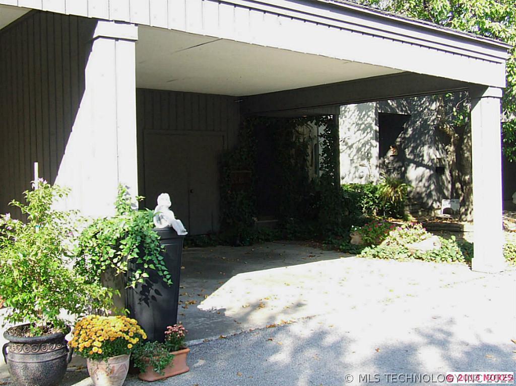 5519 E 51st Street 7b Property Photo 1