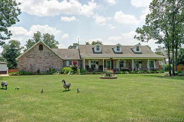 8084 W Summit Avenue Property Photo 1