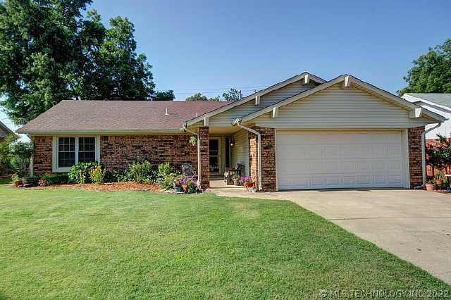 2805 E Oakridge Street Property Photo 1