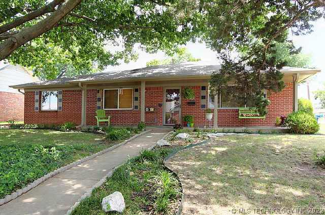 6904 E 19th Street Property Photo 1