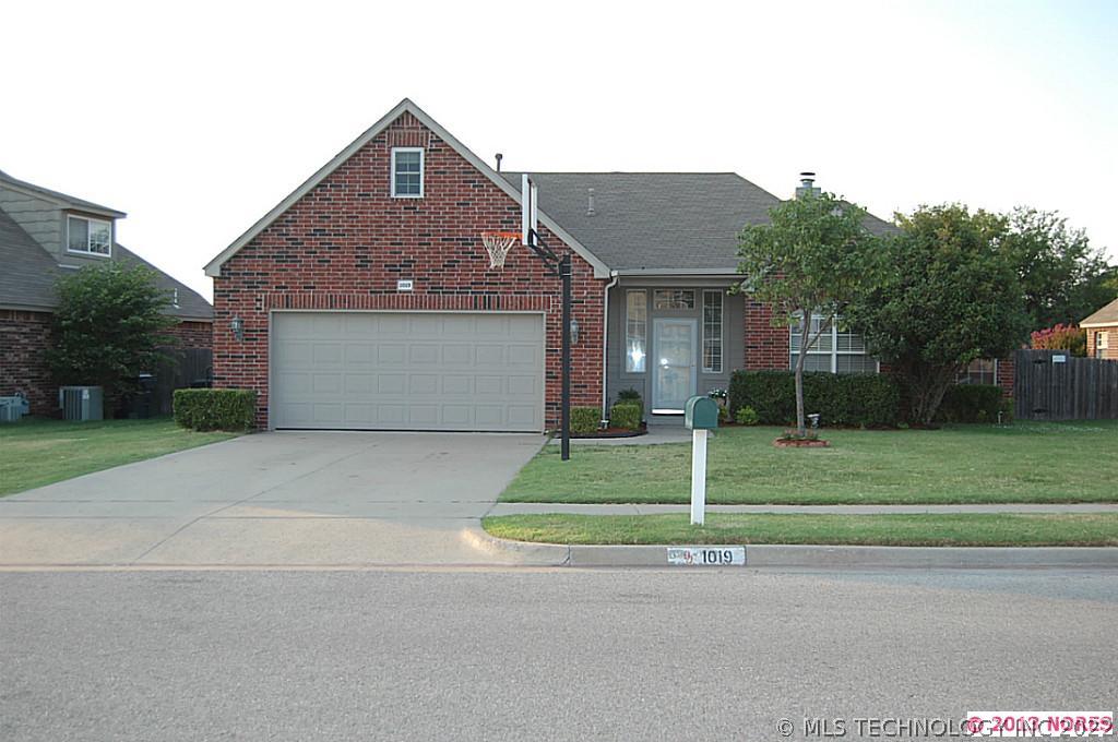 1019 E 146th Street Property Photo 1